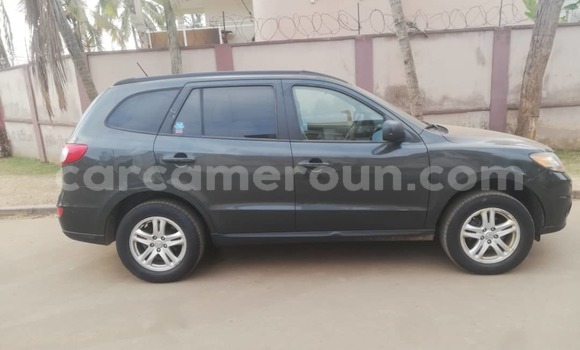 Sayi Na hannu Hyundai Santa Fe Black Mota in Yaounde a Babban Kamaru Sayi Na hannu Hyundai Santa Fe Black Mota in Yaounde a Babban Kamaru