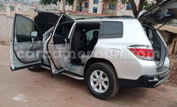 Acheter Occasion Voiture Toyota Highlander Gris à Yaoundé, Central Cameroon Acheter Occasion Voiture Toyota Highlander Gris à Yaoundé, Central Cameroon