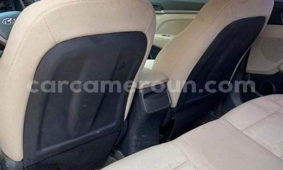 Sayi Na hannu Hyundai Elantra Black Mota in Yaounde a Babban Kamaru Sayi Na hannu Hyundai Elantra Black Mota in Yaounde a Babban Kamaru