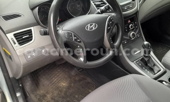 Sayi Na hannu Hyundai Elantra Blue Mota in Douala a Ƙasar Kamaru Sayi Na hannu Hyundai Elantra Blue Mota in Douala a Ƙasar Kamaru