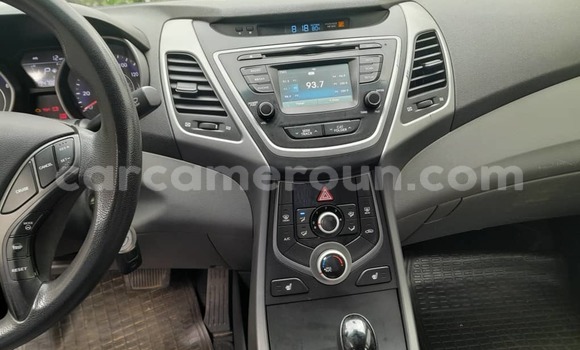 Sayi Na hannu Hyundai Elantra Blue Mota in Douala a Ƙasar Kamaru Sayi Na hannu Hyundai Elantra Blue Mota in Douala a Ƙasar Kamaru