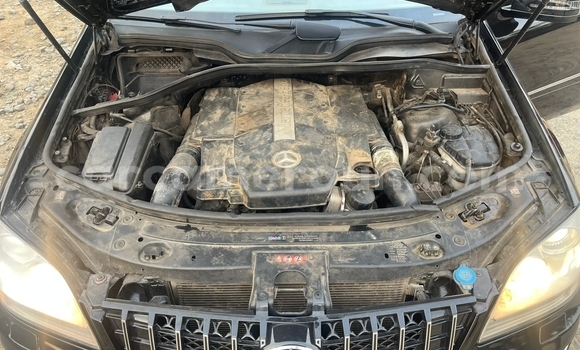 Sayi Na hannu Mercedes‒Benz ML–Class Black Mota in Douala a Ƙasar Kamaru Sayi Na hannu Mercedes‒Benz ML–Class Black Mota in Douala a Ƙasar Kamaru