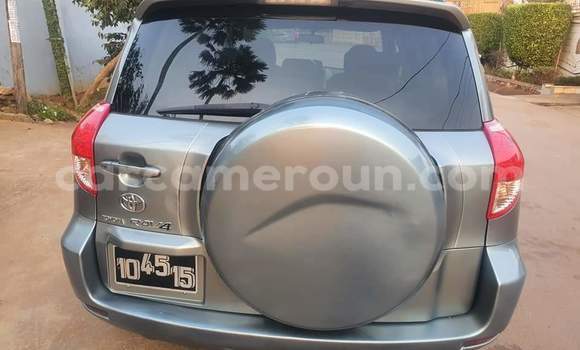 Sayi Na hannu Toyota RAV4 Azurfa Mota in Yaounde a Babban Kamaru