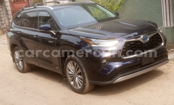 Sayi Imported Toyota Highlander Blue Mota in Douala a Ƙasar Kamaru