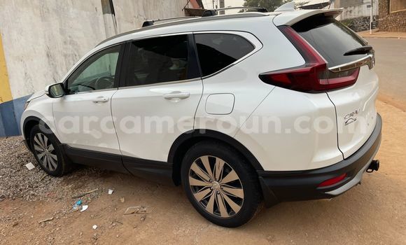Sayi Sabo Honda CR–V White Mota in Yaounde a Babban Kamaru Sayi Sabo Honda CR–V White Mota in Yaounde a Babban Kamaru