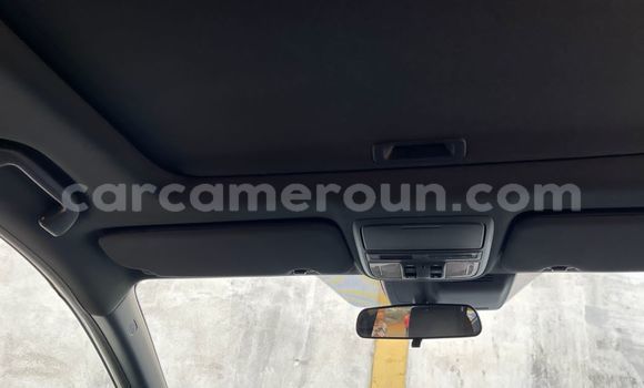 Sayi Sabo Honda CR–V White Mota in Yaounde a Babban Kamaru Sayi Sabo Honda CR–V White Mota in Yaounde a Babban Kamaru