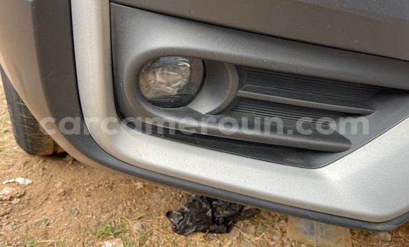 Sayi Sabo Honda CR–V White Mota in Yaounde a Babban Kamaru Sayi Sabo Honda CR–V White Mota in Yaounde a Babban Kamaru