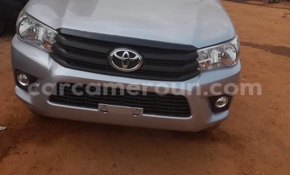 Sayi Na hannu Toyota Hilux Azurfa Mota in Yaounde a Babban Kamaru