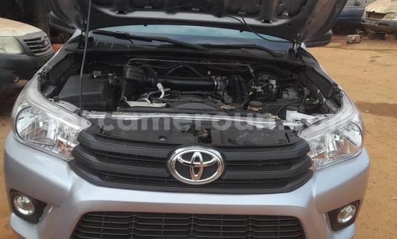 Sayi Na hannu Toyota Hilux Azurfa Mota in Yaounde a Babban Kamaru Sayi Na hannu Toyota Hilux Azurfa Mota in Yaounde a Babban Kamaru