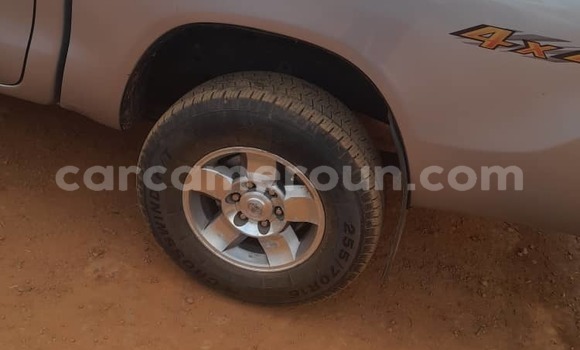 Sayi Na hannu Toyota Hilux Azurfa Mota in Yaounde a Babban Kamaru Sayi Na hannu Toyota Hilux Azurfa Mota in Yaounde a Babban Kamaru