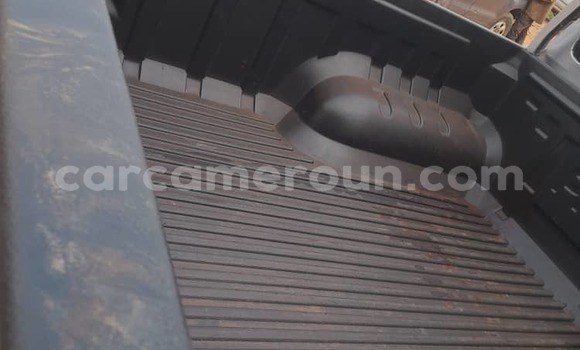 Sayi Na hannu Toyota Hilux Azurfa Mota in Yaounde a Babban Kamaru Sayi Na hannu Toyota Hilux Azurfa Mota in Yaounde a Babban Kamaru