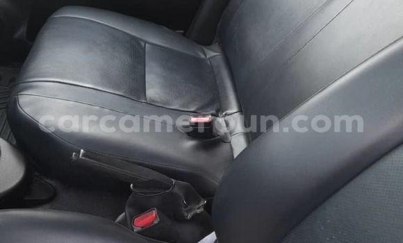 Sayi Na hannu Toyota Hilux Azurfa Mota in Yaounde a Babban Kamaru Sayi Na hannu Toyota Hilux Azurfa Mota in Yaounde a Babban Kamaru