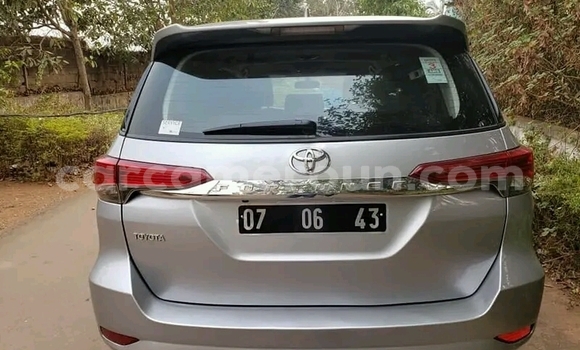 Sayi Sabo Toyota Fortuner White Mota in Yaounde a Babban Kamaru Sayi Sabo Toyota Fortuner White Mota in Yaounde a Babban Kamaru