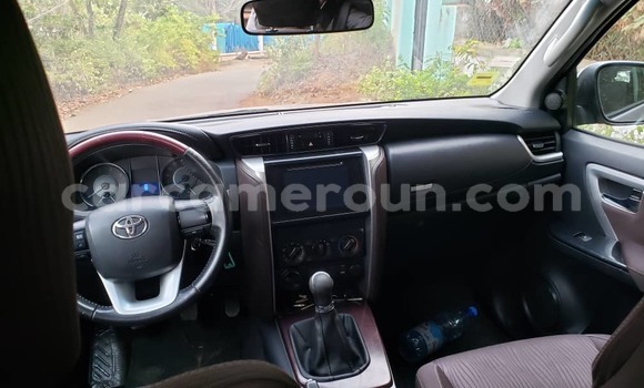 Sayi Sabo Toyota Fortuner White Mota in Yaounde a Babban Kamaru Sayi Sabo Toyota Fortuner White Mota in Yaounde a Babban Kamaru