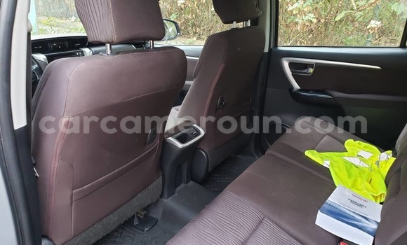 Sayi Sabo Toyota Fortuner White Mota in Yaounde a Babban Kamaru Sayi Sabo Toyota Fortuner White Mota in Yaounde a Babban Kamaru