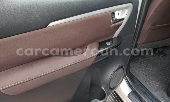 Sayi Sabo Toyota Fortuner White Mota in Yaounde a Babban Kamaru Sayi Sabo Toyota Fortuner White Mota in Yaounde a Babban Kamaru