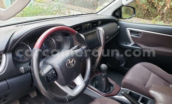 Sayi Sabo Toyota Fortuner White Mota in Yaounde a Babban Kamaru Sayi Sabo Toyota Fortuner White Mota in Yaounde a Babban Kamaru