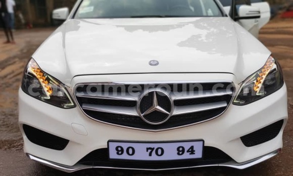 Sayi Na hannu Mercedes‒Benz E–Class White Mota in Yaounde a Babban Kamaru