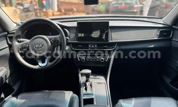 Sayi Na hannu Kia K5 Azurfa Mota in Yaounde a Babban Kamaru Sayi Na hannu Kia K5 Azurfa Mota in Yaounde a Babban Kamaru