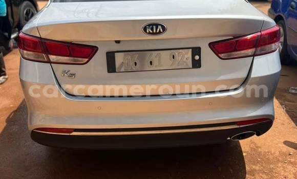 Sayi Na hannu Kia K5 Azurfa Mota in Yaounde a Babban Kamaru Sayi Na hannu Kia K5 Azurfa Mota in Yaounde a Babban Kamaru