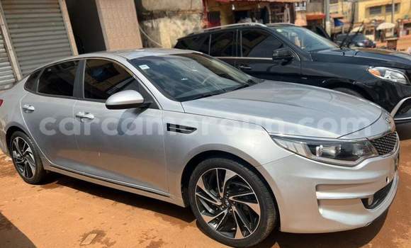 Sayi Na hannu Kia K5 Azurfa Mota in Yaounde a Babban Kamaru Sayi Na hannu Kia K5 Azurfa Mota in Yaounde a Babban Kamaru