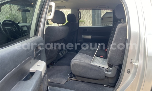 Sayi Na hannu Toyota Tundra Azurfa Mota in Yaounde a Babban Kamaru Sayi Na hannu Toyota Tundra Azurfa Mota in Yaounde a Babban Kamaru