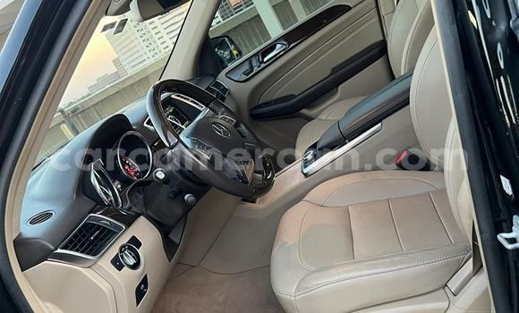 Sayi Sabo Mercedes Viano Black Mota in Yaounde a Babban Kamaru