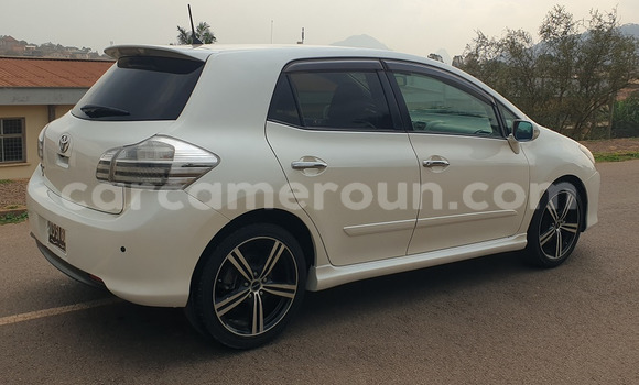 Acheter Occasion Voiture Toyota Blade Blanc à Yaoundé, Central Cameroon Acheter Occasion Voiture Toyota Blade Blanc à Yaoundé, Central Cameroon