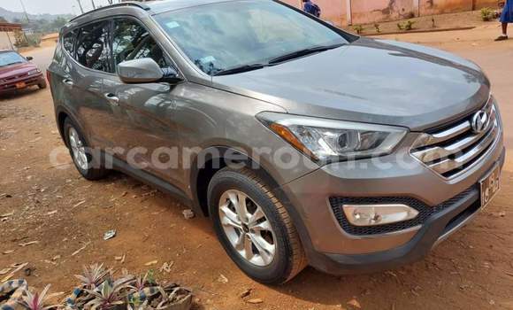Sayi Na hannu Hyundai Santa Fe Azurfa Mota in Yaounde a Babban Kamaru Sayi Na hannu Hyundai Santa Fe Azurfa Mota in Yaounde a Babban Kamaru