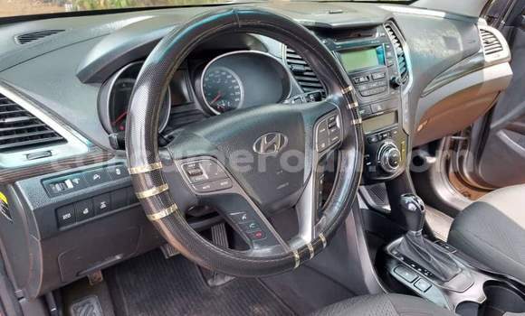 Sayi Na hannu Hyundai Santa Fe Azurfa Mota in Yaounde a Babban Kamaru Sayi Na hannu Hyundai Santa Fe Azurfa Mota in Yaounde a Babban Kamaru