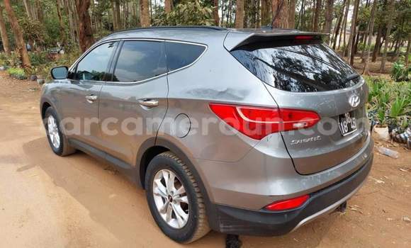Sayi Na hannu Hyundai Santa Fe Azurfa Mota in Yaounde a Babban Kamaru Sayi Na hannu Hyundai Santa Fe Azurfa Mota in Yaounde a Babban Kamaru