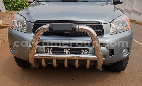 Sayi Na hannu Toyota RAV4 Azurfa Mota in Yaounde a Babban Kamaru