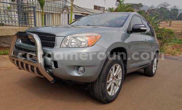 Sayi Na hannu Toyota RAV4 Azurfa Mota in Yaounde a Babban Kamaru Sayi Na hannu Toyota RAV4 Azurfa Mota in Yaounde a Babban Kamaru