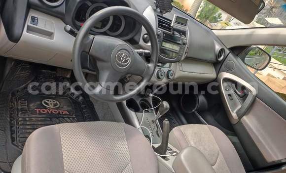Sayi Na hannu Toyota RAV4 Azurfa Mota in Yaounde a Babban Kamaru Sayi Na hannu Toyota RAV4 Azurfa Mota in Yaounde a Babban Kamaru