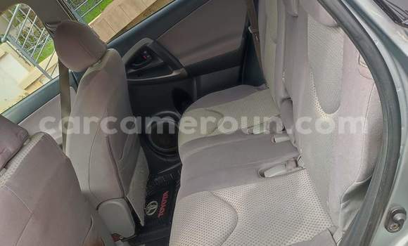 Sayi Na hannu Toyota RAV4 Azurfa Mota in Yaounde a Babban Kamaru Sayi Na hannu Toyota RAV4 Azurfa Mota in Yaounde a Babban Kamaru