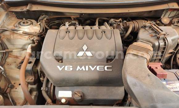 Buy Used Mitsubishi Outlander White Car in Yaounde in Central Cameroon Buy Used Mitsubishi Outlander White Car in Yaounde in Central Cameroon