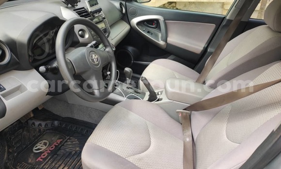 Acheter Occasion Voiture Toyota RAV4 Gris à Yaoundé, Central Cameroon Acheter Occasion Voiture Toyota RAV4 Gris à Yaoundé, Central Cameroon