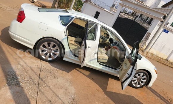 Sayi Na hannu Infinity Q45 White Mota in Douala a Ƙasar Kamaru Sayi Na hannu Infinity Q45 White Mota in Douala a Ƙasar Kamaru