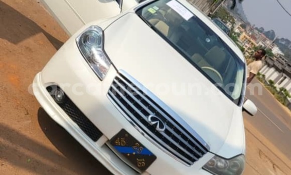 Sayi Na hannu Infinity Q45 White Mota in Douala a Ƙasar Kamaru Sayi Na hannu Infinity Q45 White Mota in Douala a Ƙasar Kamaru