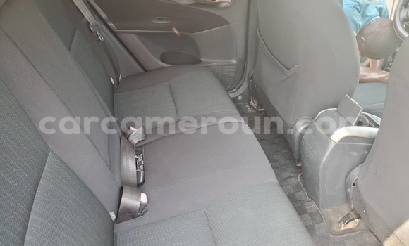Sayi Na hannu Toyota Auris Black Mota in Douala a Ƙasar Kamaru Sayi Na hannu Toyota Auris Black Mota in Douala a Ƙasar Kamaru