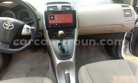 Sayi Sabo Toyota Auris White Mota in Douala a Ƙasar Kamaru Sayi Sabo Toyota Auris White Mota in Douala a Ƙasar Kamaru