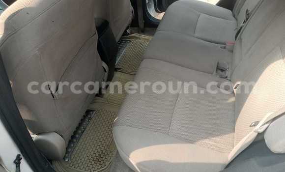 Sayi Sabo Toyota Auris White Mota in Douala a Ƙasar Kamaru Sayi Sabo Toyota Auris White Mota in Douala a Ƙasar Kamaru