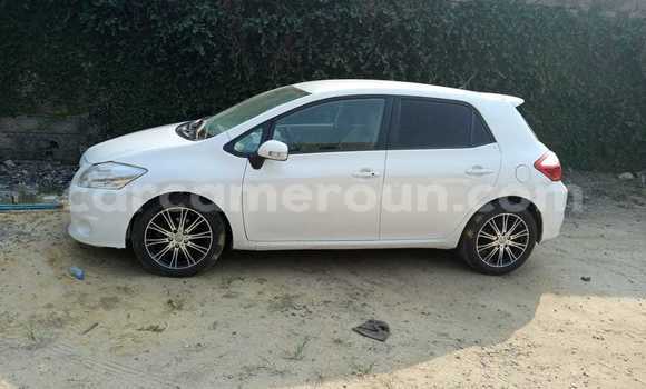 Sayi Sabo Toyota Auris White Mota in Douala a Ƙasar Kamaru Sayi Sabo Toyota Auris White Mota in Douala a Ƙasar Kamaru