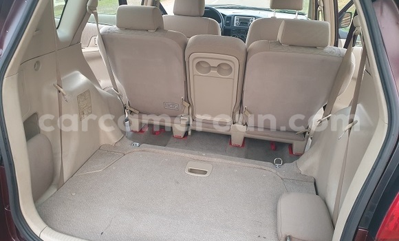 Sayi Na hannu Toyota Corolla Verso Red Mota in Yaounde a Babban Kamaru Sayi Na hannu Toyota Corolla Verso Red Mota in Yaounde a Babban Kamaru