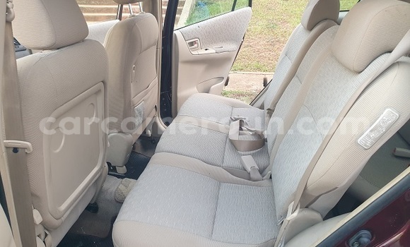 Sayi Na hannu Toyota Corolla Verso Red Mota in Yaounde a Babban Kamaru Sayi Na hannu Toyota Corolla Verso Red Mota in Yaounde a Babban Kamaru