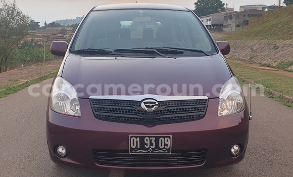 Sayi Na hannu Toyota Corolla Verso Red Mota in Yaounde a Babban Kamaru Sayi Na hannu Toyota Corolla Verso Red Mota in Yaounde a Babban Kamaru