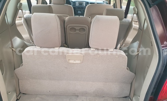 Sayi Na hannu Toyota Corolla Verso Red Mota in Yaounde a Babban Kamaru Sayi Na hannu Toyota Corolla Verso Red Mota in Yaounde a Babban Kamaru