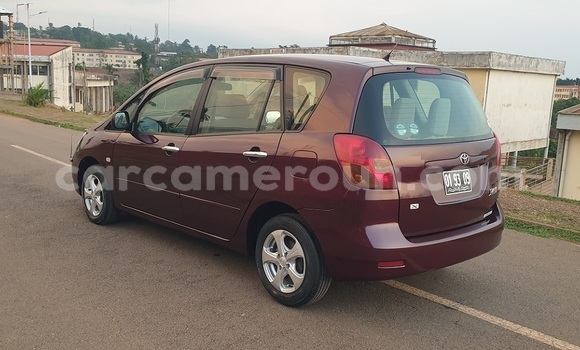 Sayi Na hannu Toyota Corolla Verso Red Mota in Yaounde a Babban Kamaru Sayi Na hannu Toyota Corolla Verso Red Mota in Yaounde a Babban Kamaru