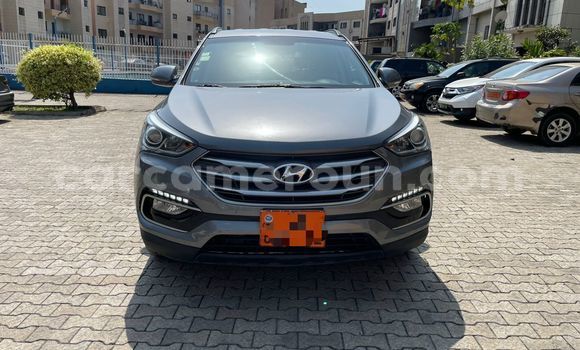 Sayi Na hannu Hyundai Santa Fe Azurfa Mota in Douala a Ƙasar Kamaru