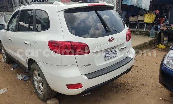 Sayi Na hannu Hyundai Santa Fe White Mota in Douala a Ƙasar Kamaru Sayi Na hannu Hyundai Santa Fe White Mota in Douala a Ƙasar Kamaru